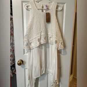 NWT Asymmetrical flowy white Francesca’s dress